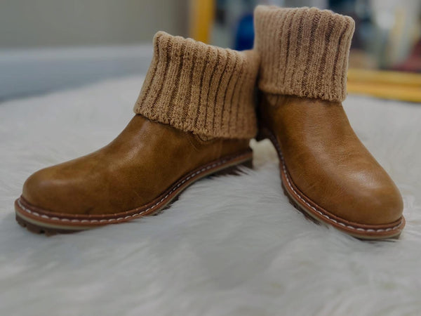 Knitted collar caramel leather booties