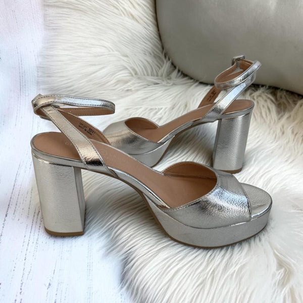 Chinese
Laundry Theresa Platform Sandal in the
"Silver Metallic"